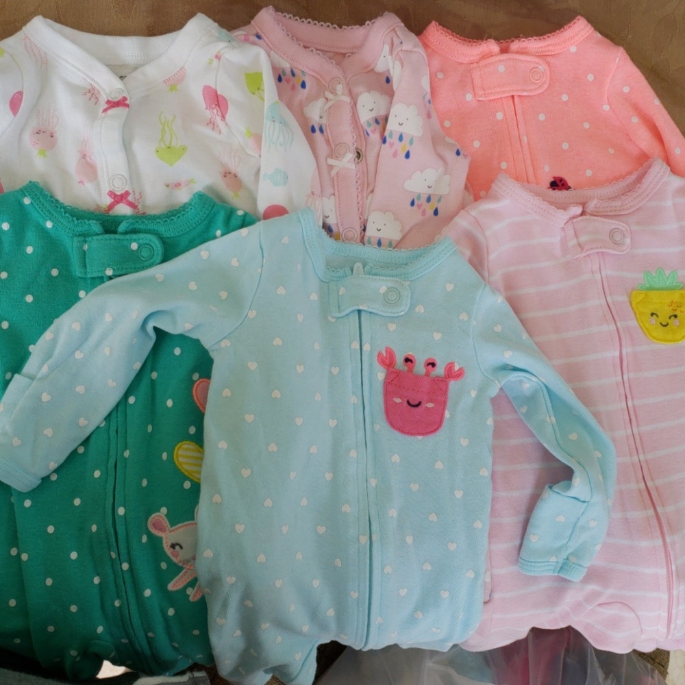 Lot of newborn baby sleep and play